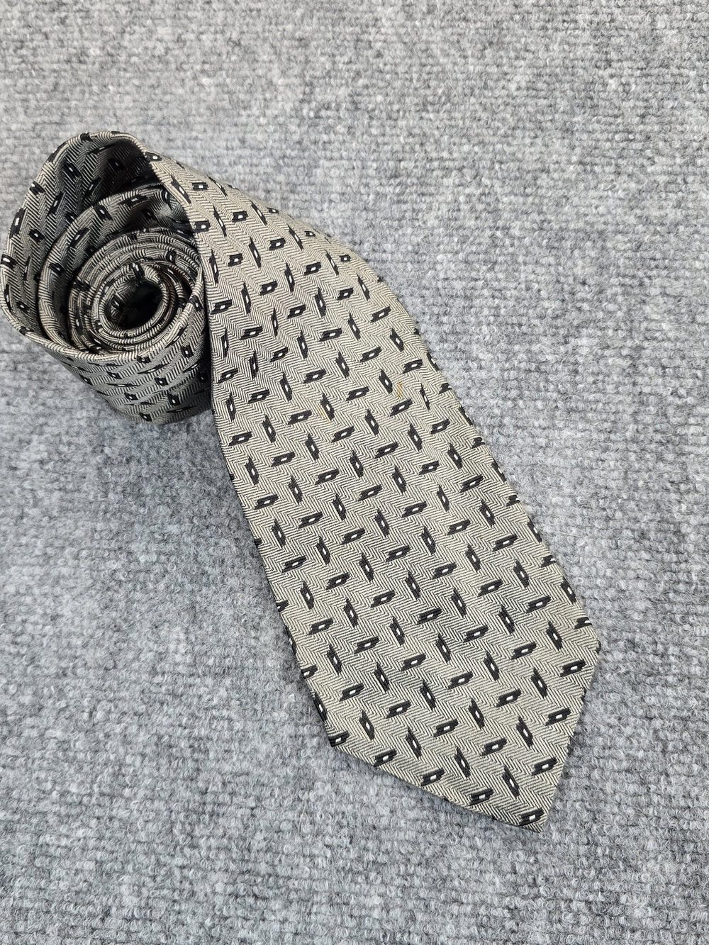 Lauren Ralph Lauren Tie Mens Gray Black Geometric 100% Silk Made USA 3.75"